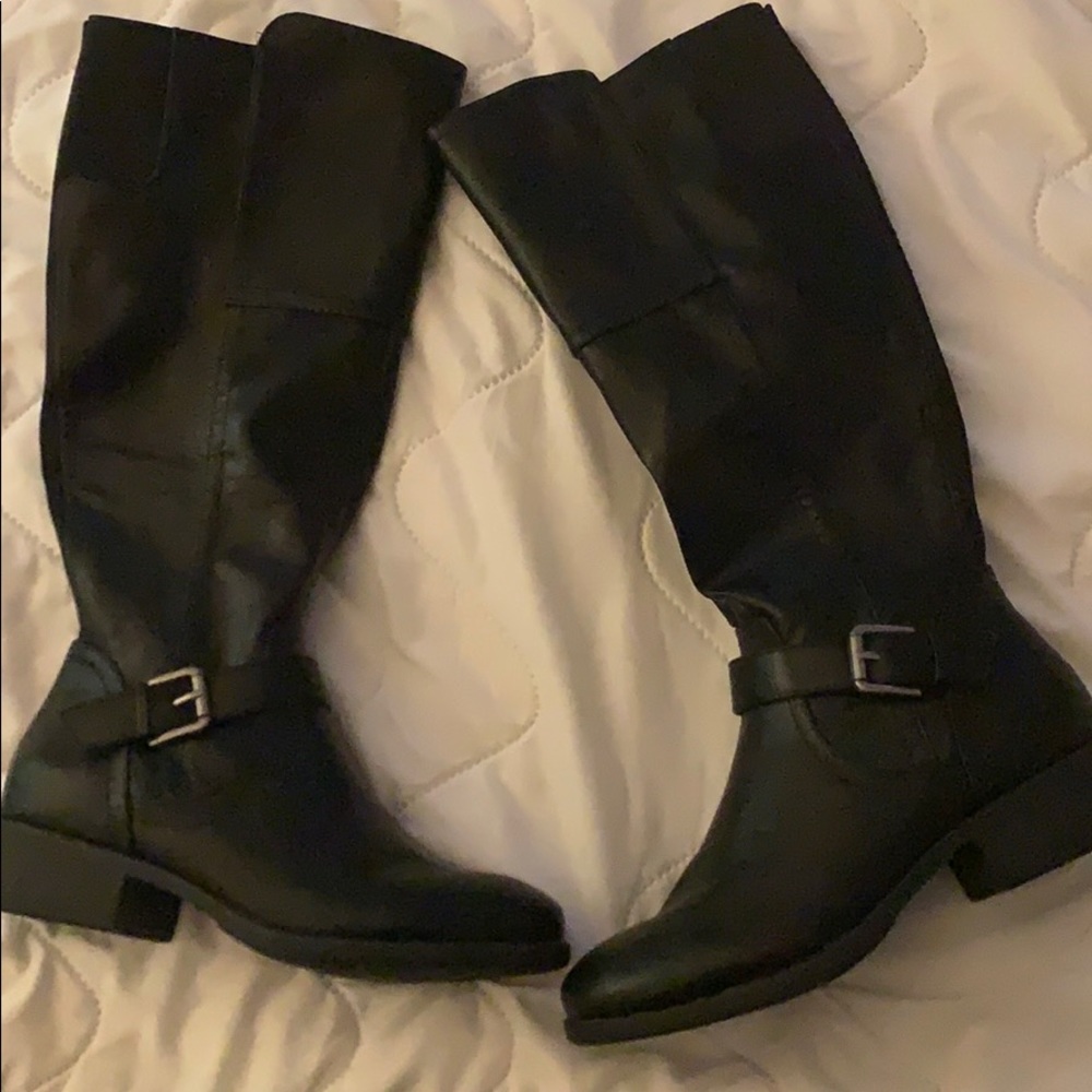 Never worn black boots.